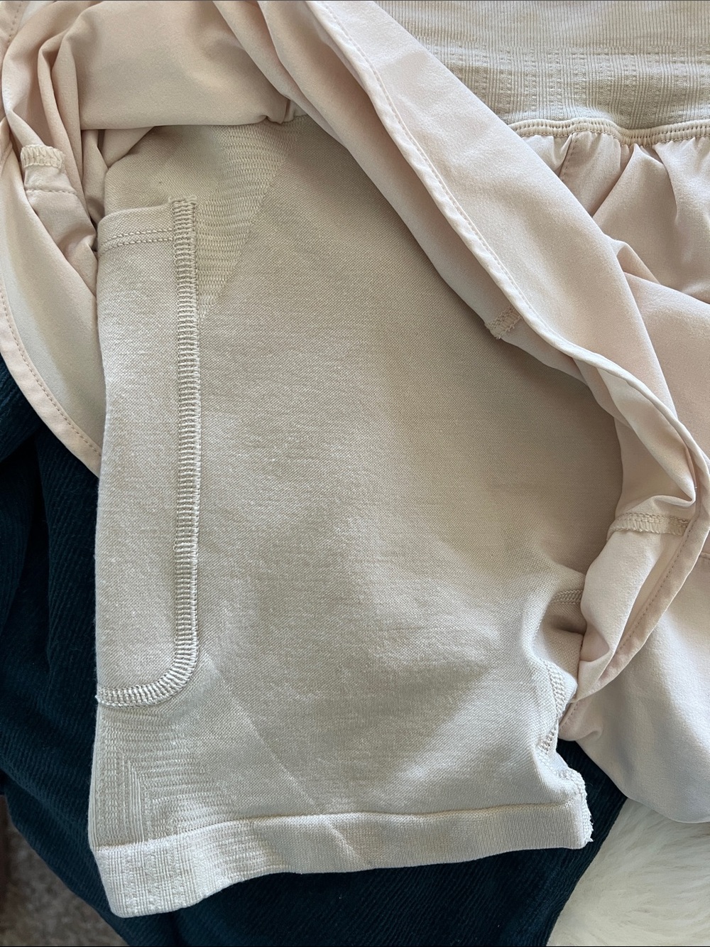 Smartwool Women's Intraknit Active Lined Shorts in Cream Tan Size Small - Picture 7 of 10